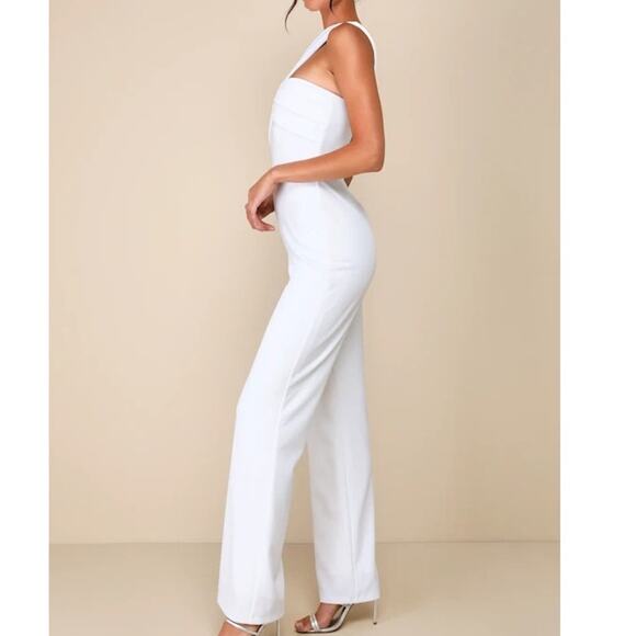 Lulus NWOT Devoted To Fun Ivory White Crepe One-Shoulder Sleeveless Jumpsuit XS - Picture 2 of 10